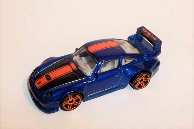 File:HW-2016-114-Porsche 993 GT2-Showroom..jpg