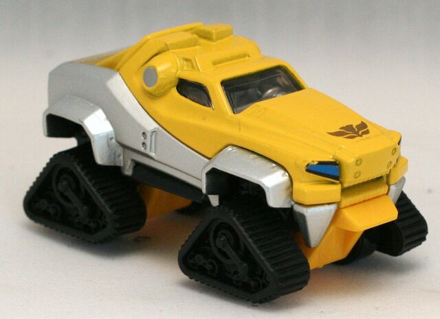 File:2013-PowerRangers-YellowRanger-TigerZord.jpg