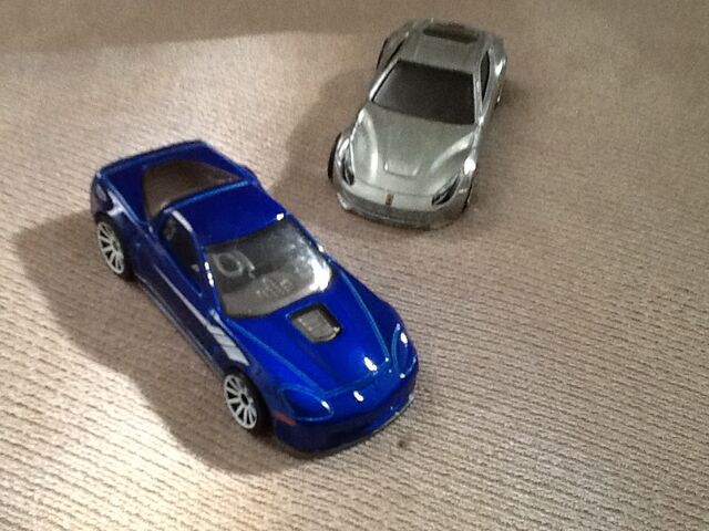 File:ZR1 vs. F12.jpg