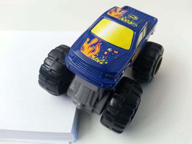 File:Monster Truck suspension.jpg