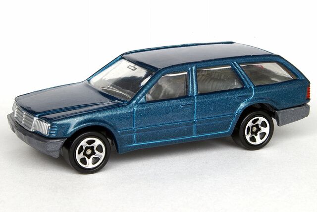 File:Mercedes 300TD - 6976df.jpg
