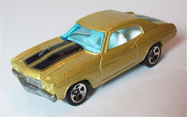 File:70Chevelle1999FEGoldwWhiteInt.jpg