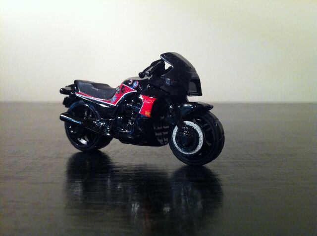 File:Kawasaki GPZ 900R.jpg