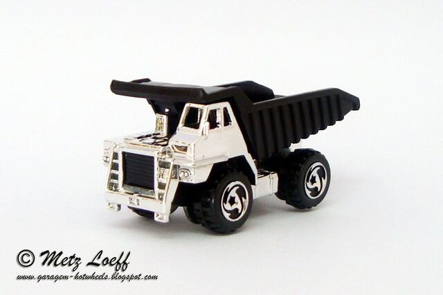 File:CAT Dump Truck.jpg