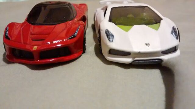 File:Laferrari y sesto elemento.jpg
