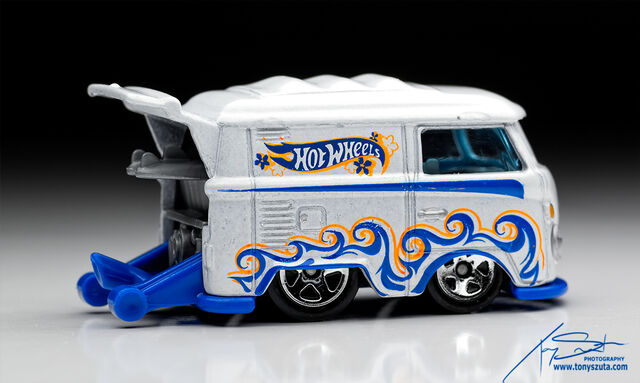 File:Hot-wheels-kool-kombi-white-2013.jpg