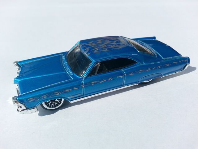 File:'65 Pontiac Bonneville side.jpg