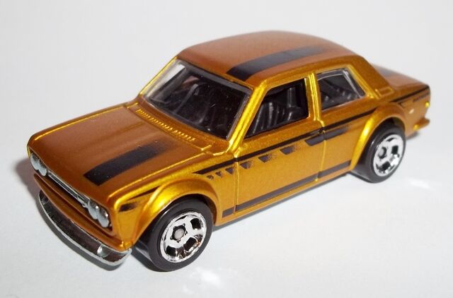 File:HW-2014-Cool Classics--27-Datsun Bluebird 510...jpg