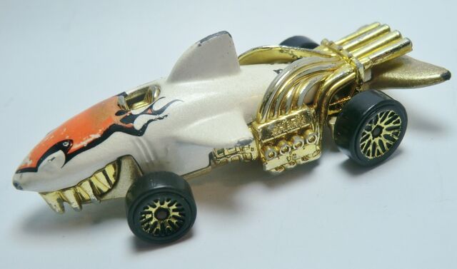 File:Sharkruiser .131 2003.jpg