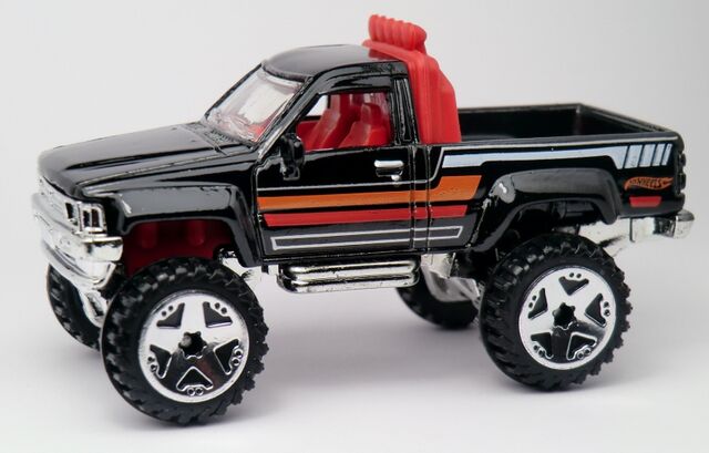 File:'87 Toyota-2013 165.jpg