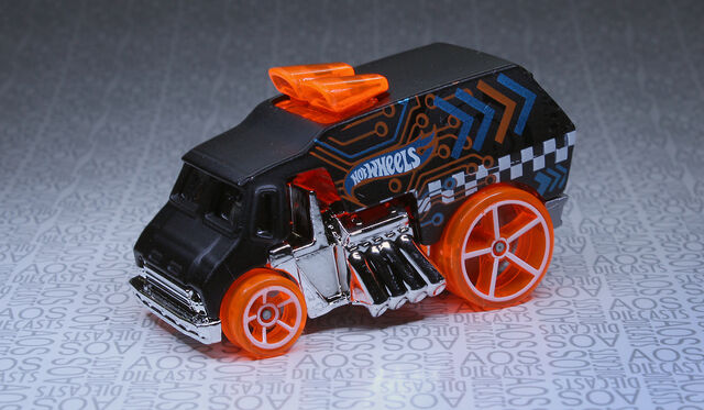 File:Cool One (2014 HW Off Road).jpg