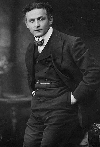 File:Harry houdini-historical.jpg