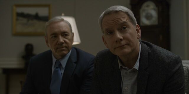 Datei:5x08 Francis Underwood Mark Usher.jpg