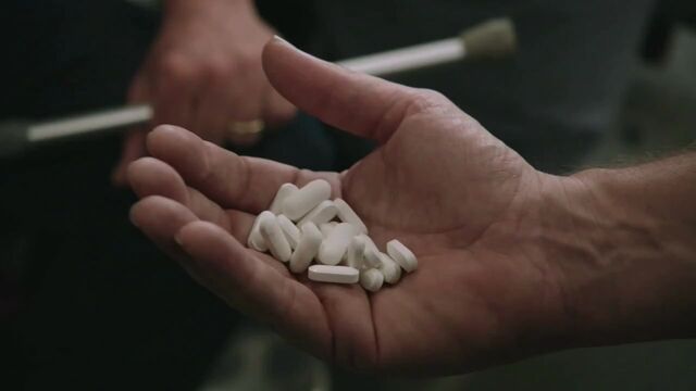 File:House-Episode-8-01-Twenty-Vicodin-Promo-house-md-24826607-1280-720.jpg