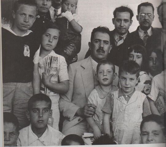 Archivo:Lazarocardenasylosninosdemorelia11.jpg