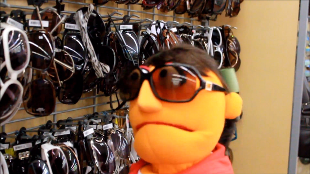 File:Lydia Sunglasses 1.png