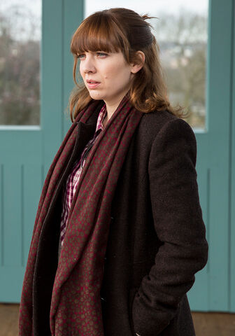 File:Humans-cast-laura-parkinson-700.jpg