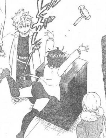 File:Chitoge falling down.png