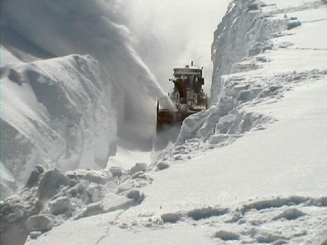 File:Feet Deep Snow.jpg