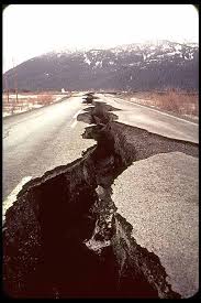 File:Fault Crack in the Road.jpg