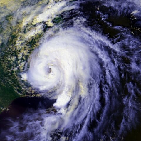 File:Charley 17 aug 1986 1837Z.jpg
