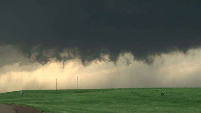 File:Rotating-Wall-Cloud.jpg