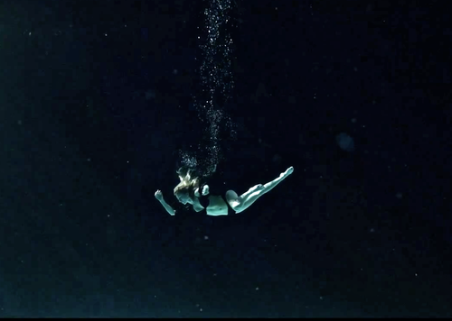 File:Iamamiwhoami+underwater.png