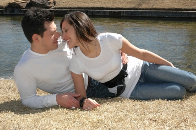 File:Romantic couple7.jpg