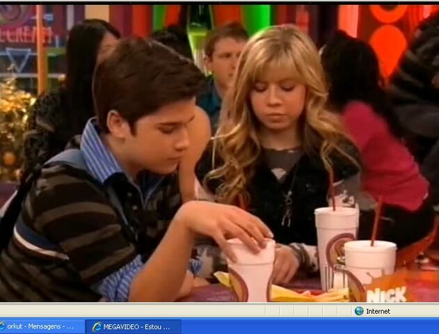 File:Sam and Freddie in iTwins.jpg