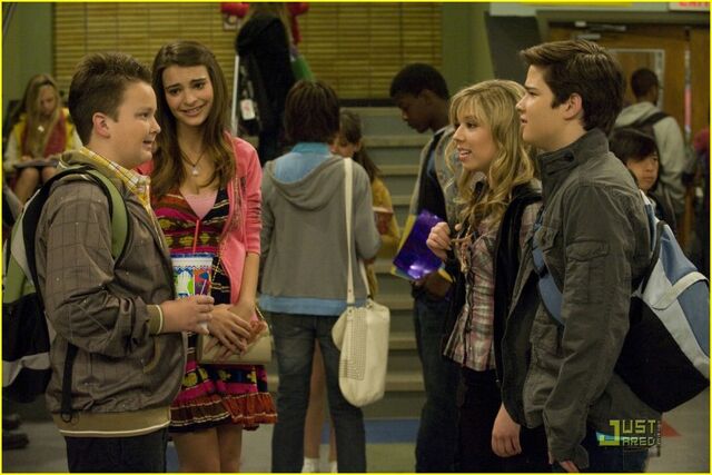 File:830px-Seddie and others.jpg