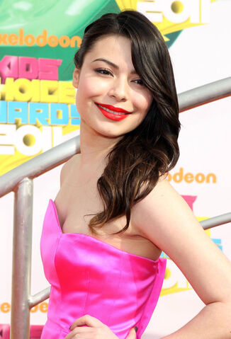 File:Miranda+Cosgrove+2011+Nickelodeon+Kids+Choice+dE1ScELaRS6l.jpg