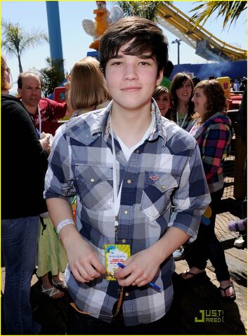 File:Nathan-kress-santa-monica-05.jpg