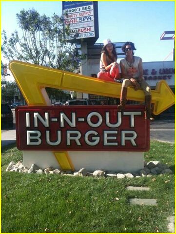 File:Victoria-justice-avan-inout-03.jpg