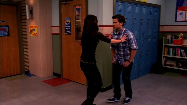 File:ICarly.S04E10.iOMG-HD.480p.Web-DL.x264-mSD.mkv 000960906.jpg