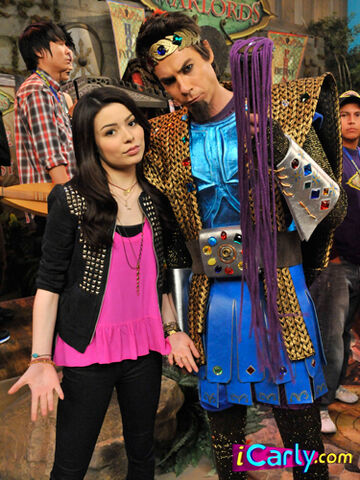 File:Carly-Spencer-at-the-webicon-carly-and-spencer-shay-17450787-375-500.jpg