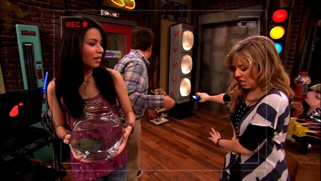 File:ICarly.S04E09.iPity.the.Nevel-HD.480p.WEB-DL.x264-mSD.mkv 001172965.jpg