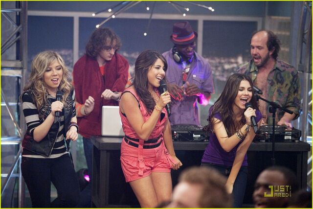 File:I-party-victorious-kenan-04.jpg