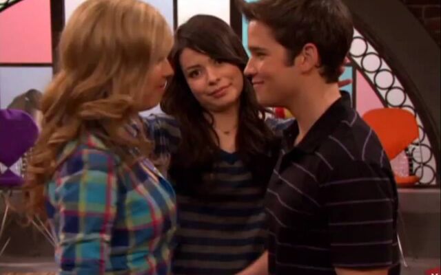File:Carlypushestogether2.jpg