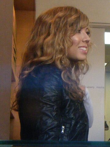 File:Jennette2.jpg