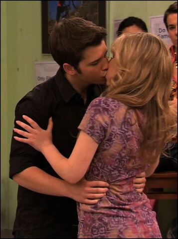 File:SeddieiLMMkiss.jpg