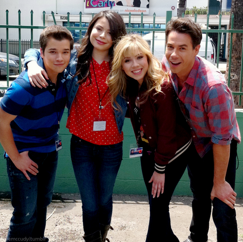 File:Tumblr ln2bpicgnM1qe16ako1 1280.png