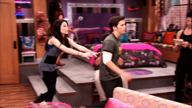 File:IHaI-CreddieScreencaps-27.png