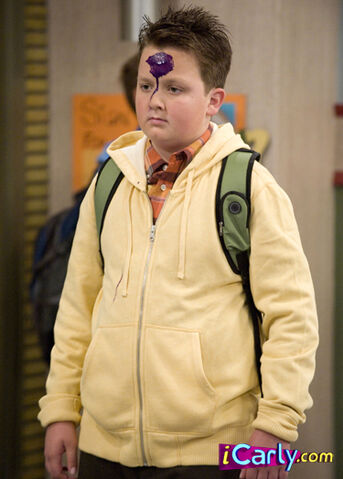 Datei:Gibby hit by a paintball.jpg
