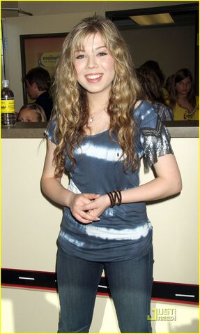 File:Jennette-mccurdy-ep-out-today-05.jpg