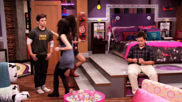 File:IHaI-CreddieScreencaps-24.png