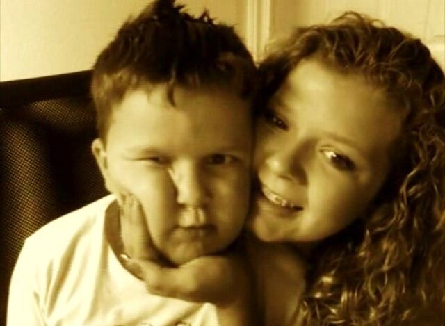 File:Guppyethan,and his sister.jpg