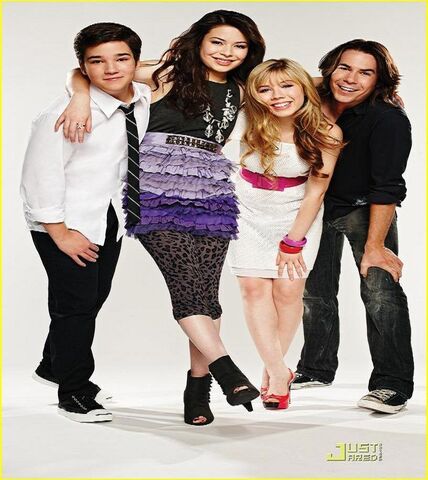 File:NALEY-miranda-and-nathan-9623332-817-916.jpg