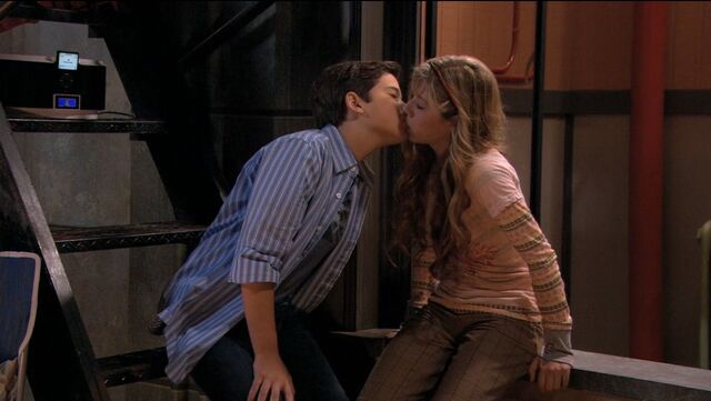 File:Seddie kiss.jpg