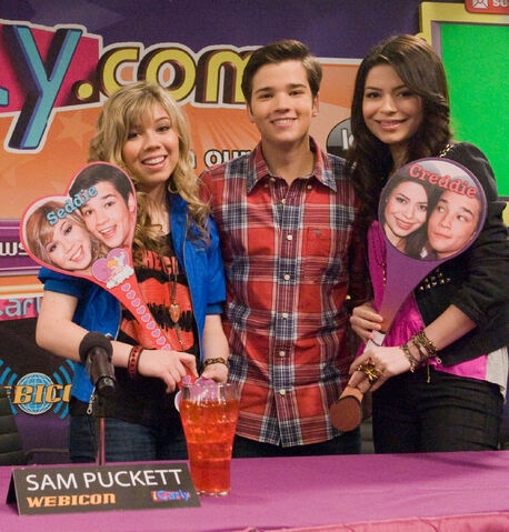 File:Icarly istart 1435HR.jpg