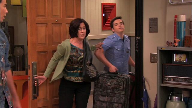 File:ISam's Mom-Freddie moves.jpg